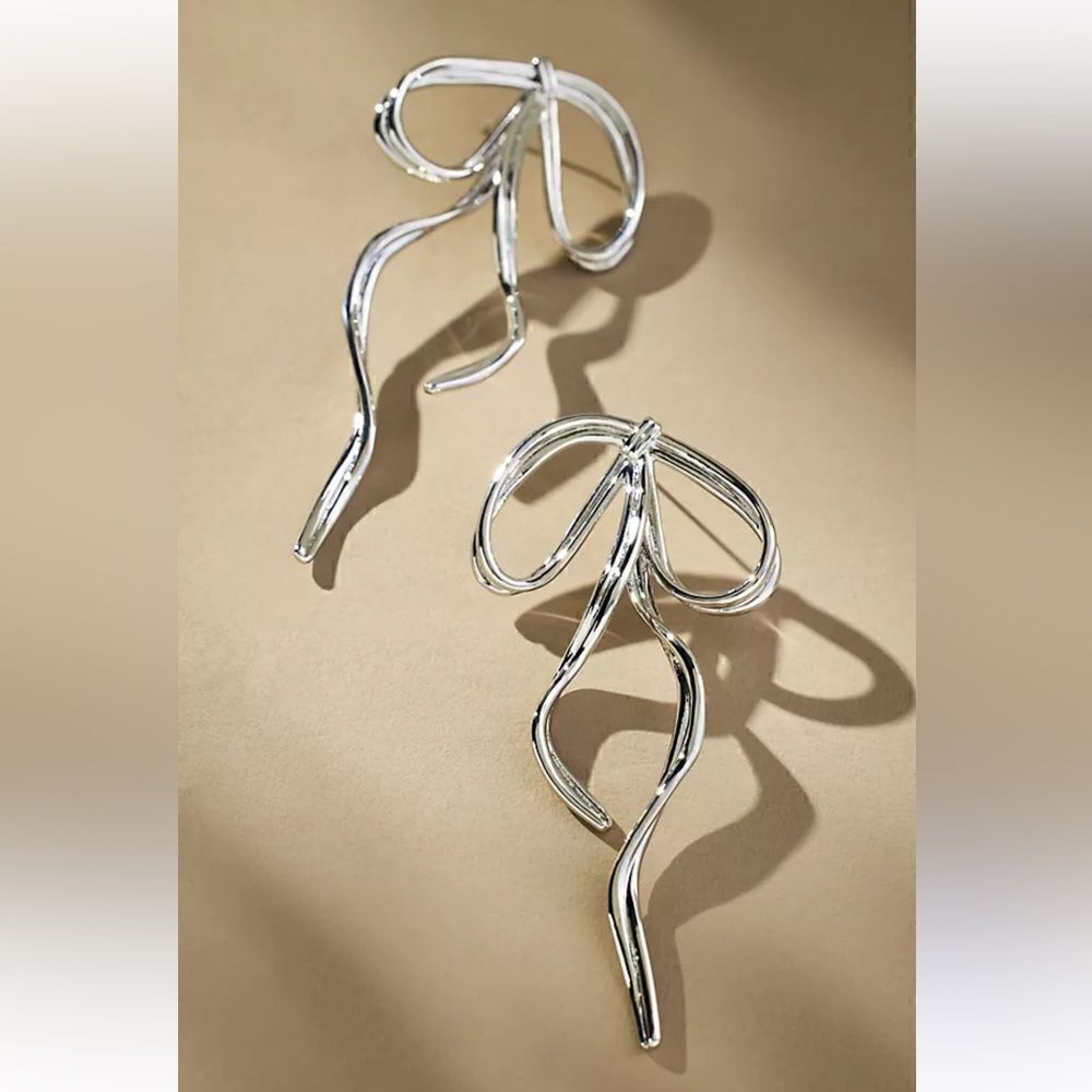 Silver bow drop earrings N353